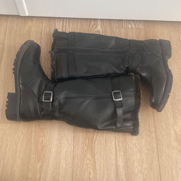 Used Aquatherm size 7 women’a boots. - Picture 3 of 5